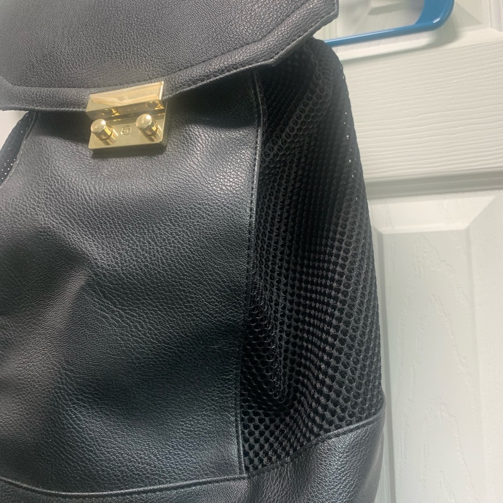 Backpack - Picture 2 of 6